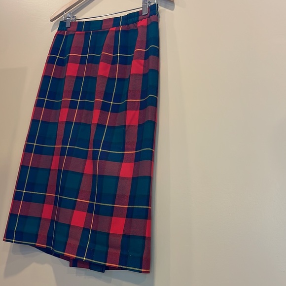 Vintage 90’s Tartan Red Wool Skirt - Picture 5 of 10